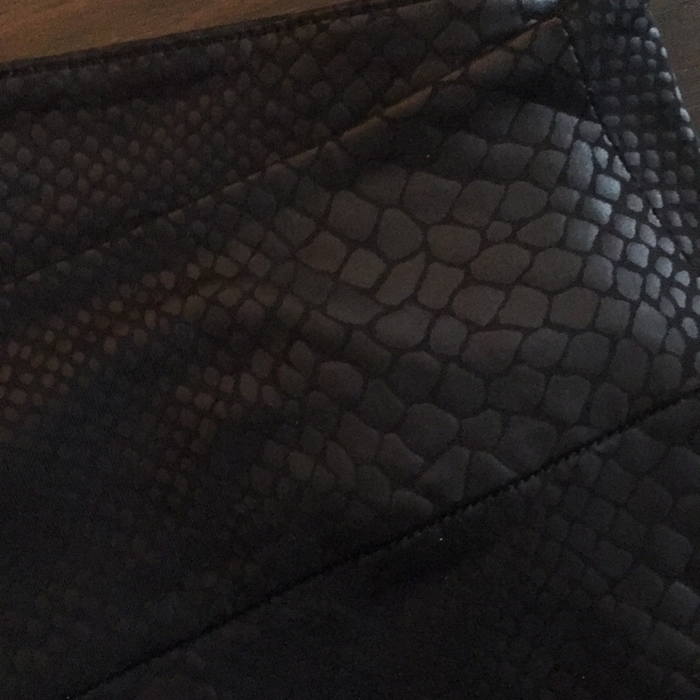 BCBGMaxAzria Black Snakeskin-Texture Leggings